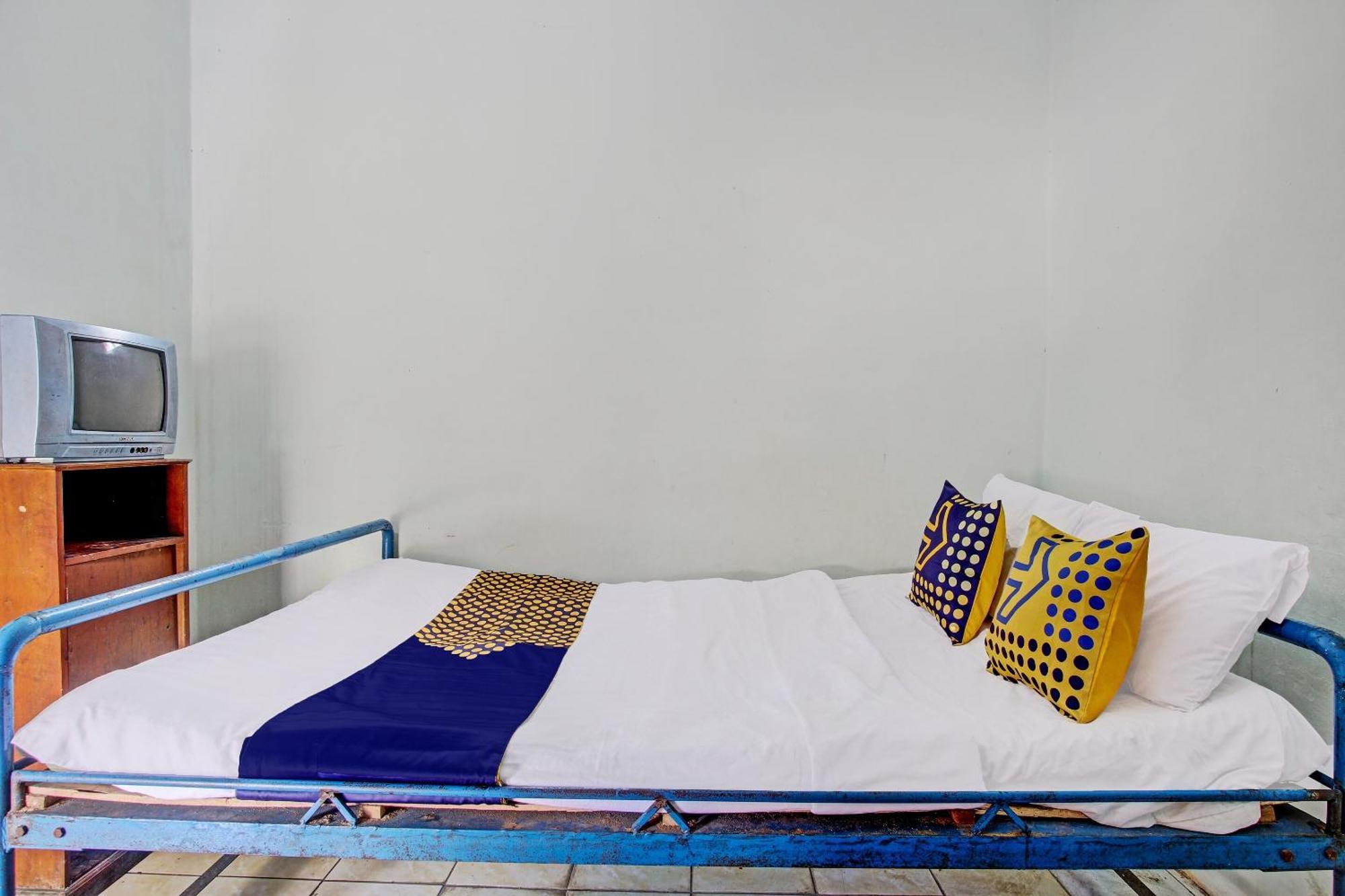 Spot On 92336 Hotel Sukowati Surakarta  Экстерьер фото