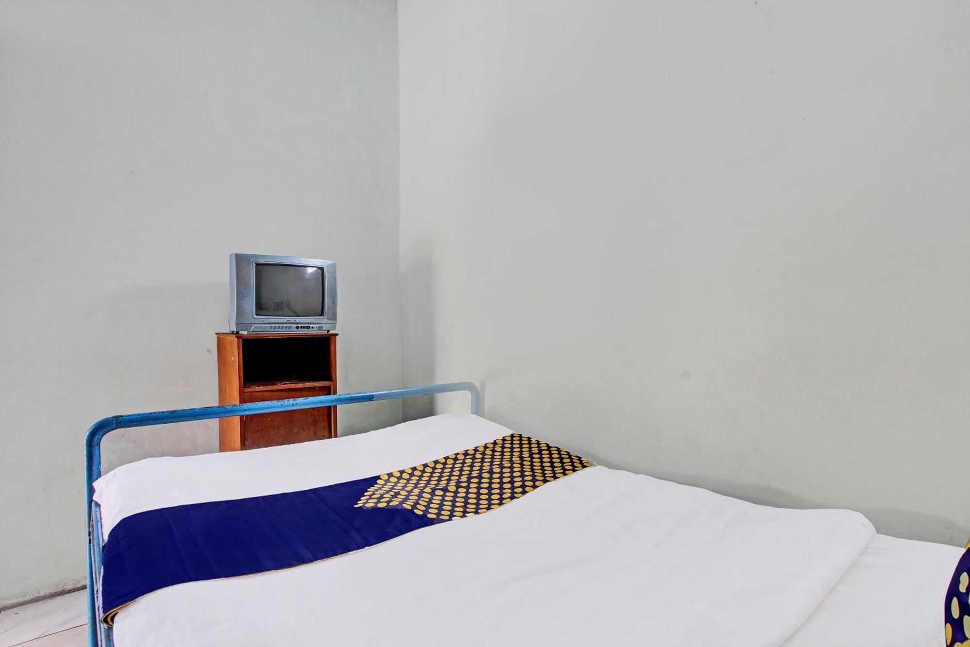 Spot On 92336 Hotel Sukowati Surakarta  Экстерьер фото