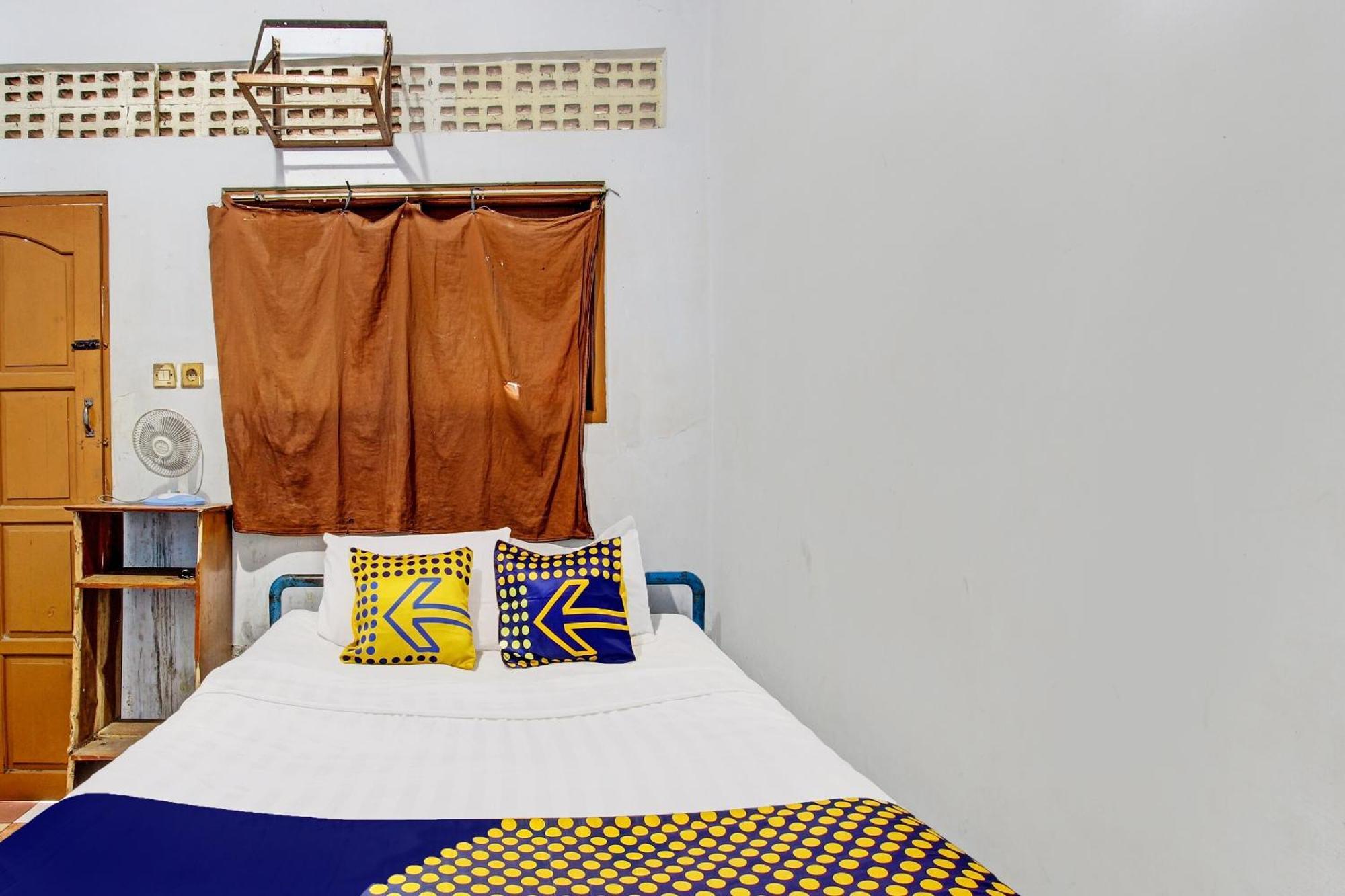 Spot On 92336 Hotel Sukowati Surakarta  Экстерьер фото