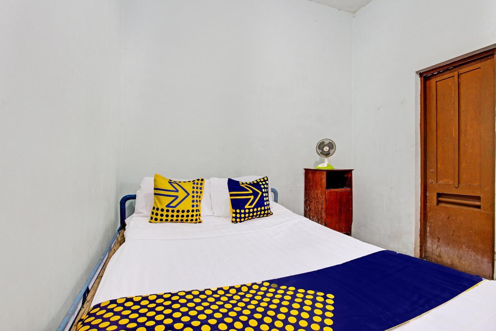 Spot On 92336 Hotel Sukowati Surakarta  Экстерьер фото
