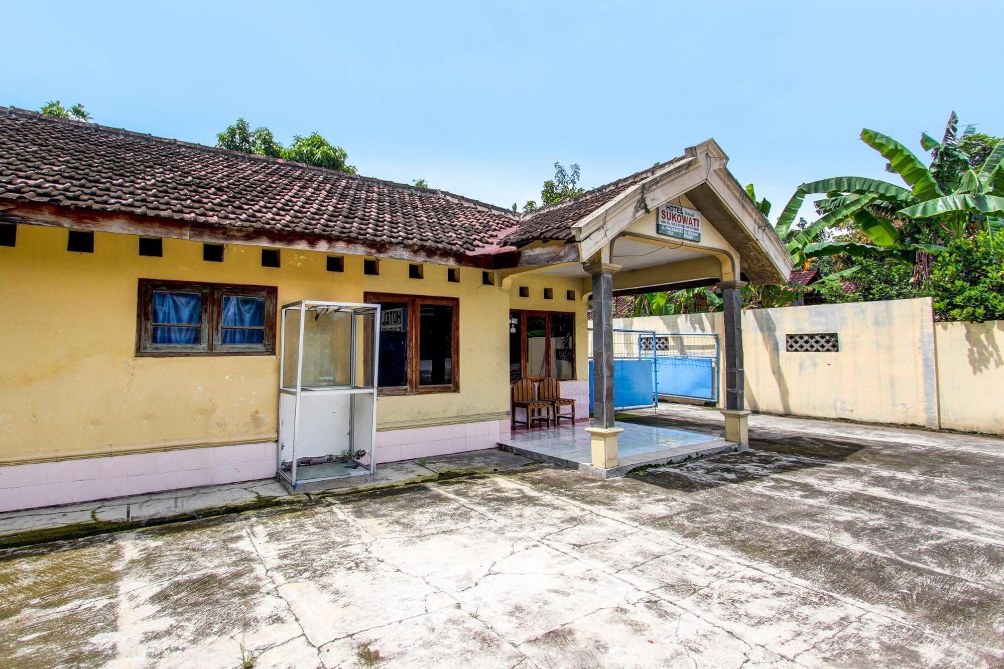 Spot On 92336 Hotel Sukowati Surakarta  Экстерьер фото