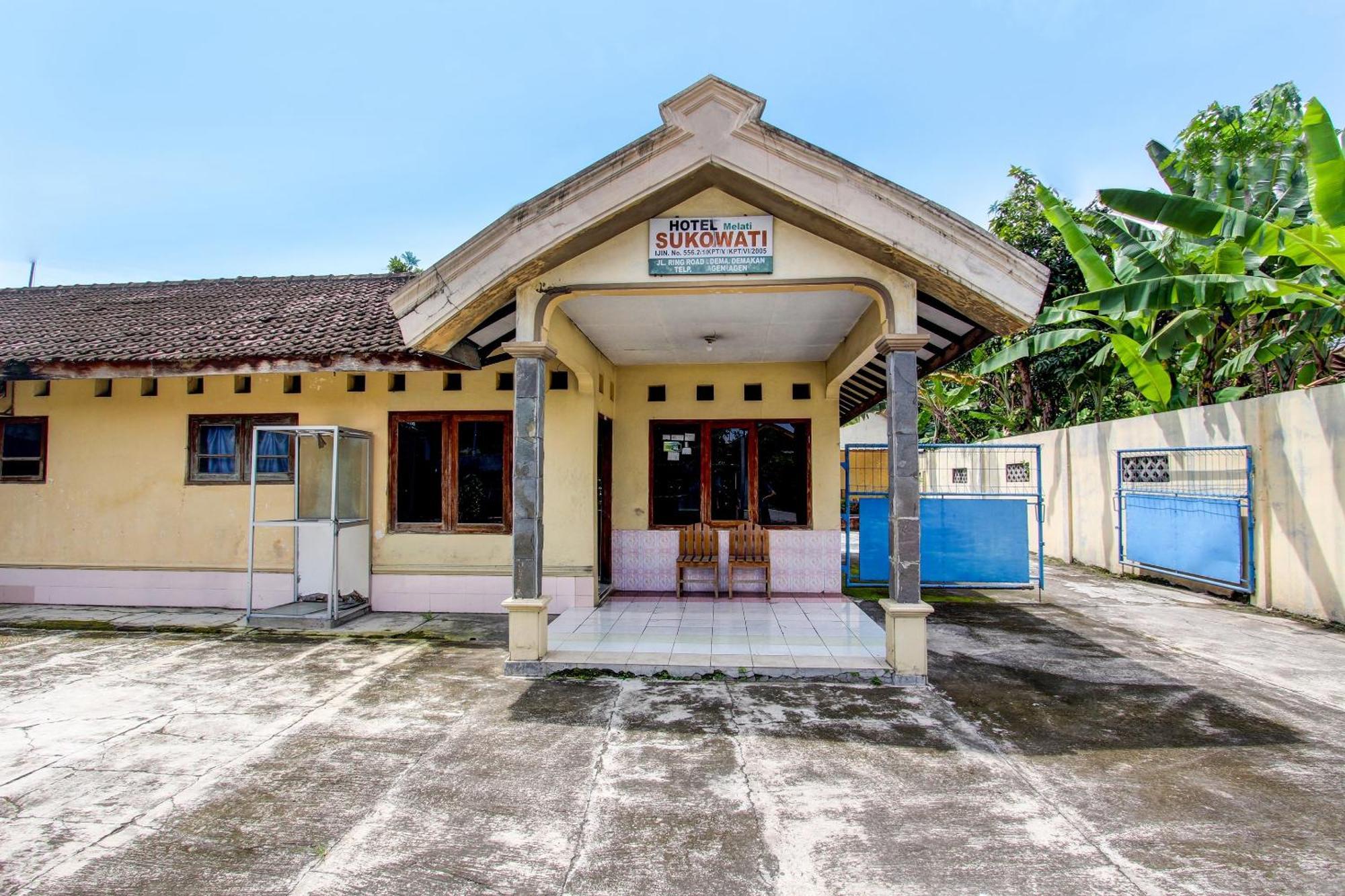Spot On 92336 Hotel Sukowati Surakarta  Экстерьер фото
